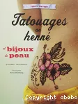 Tatouages au henné et bijoux de peau